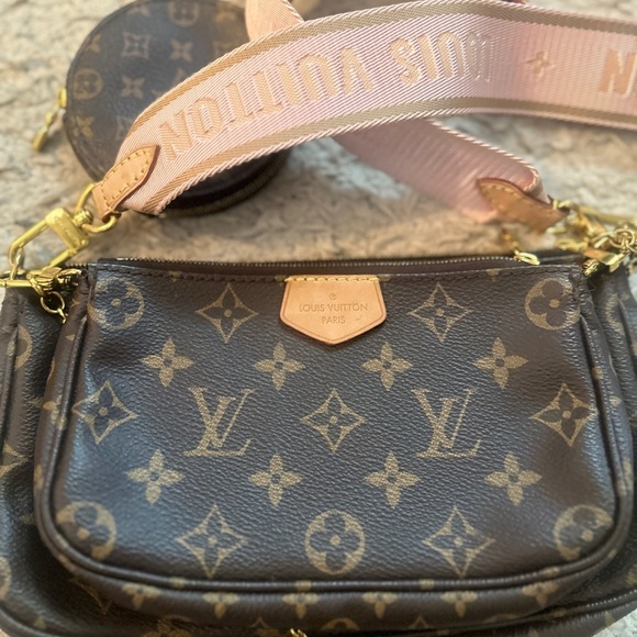 LOUIS VUITTON  MULTI POCHETTE - Picture 13 of 17